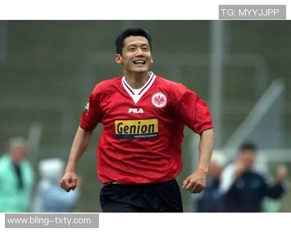 杨晨52岁生日FIFA送祝福以双脚探路照亮未来之路